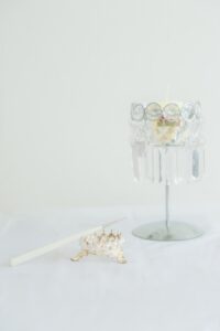 ネイルアート用ブラシと上品なサロンインテリア小物