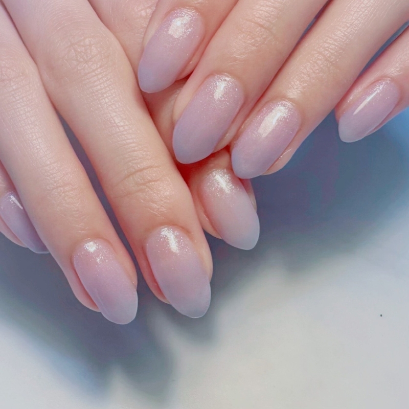うるつや感のあるシンプルなシアーピンクのナチュラルネイル